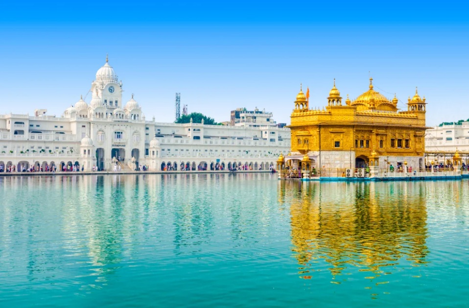 The Convergence of the Crescent and the Khanda: An Exhaustive Comparative Treatise on Islamic and Sikh Theology, History, and&nbsp;Praxis