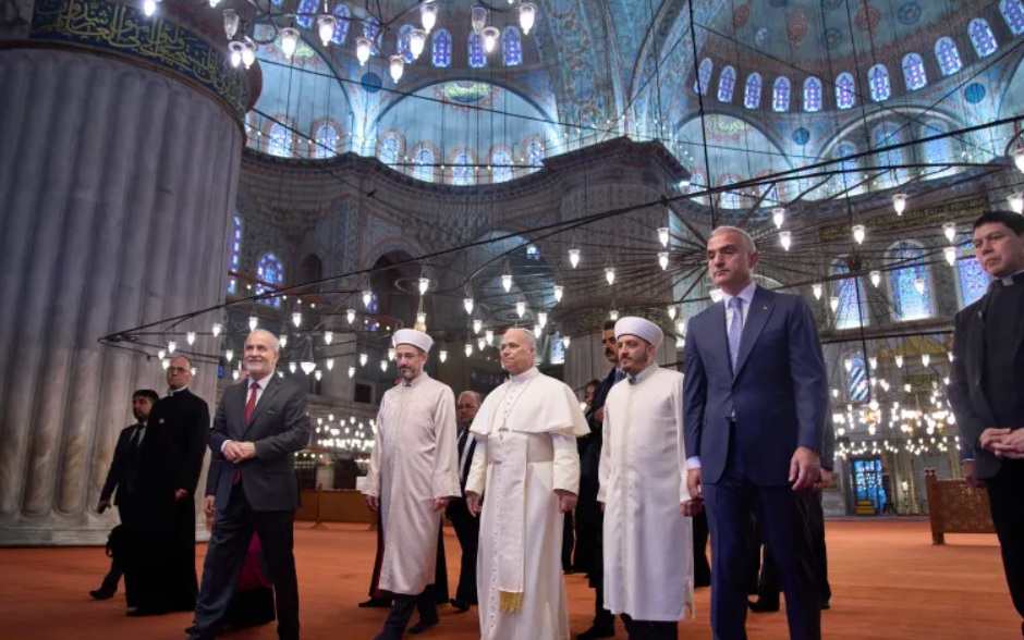 The Rational Sanctuary: Addressing the Eucharistic Crisis and the Invitation of Islamic&nbsp;Monotheism