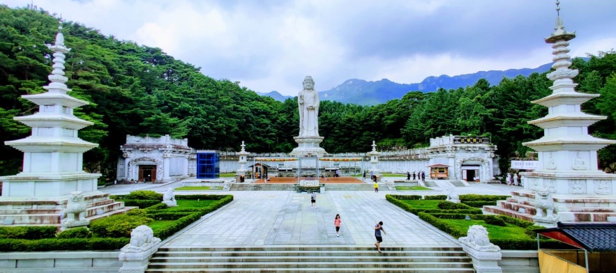 Global Theological Landscapes: A Comparative Sociological Analysis of Theistic Belief Among Buddhist&nbsp;Populations