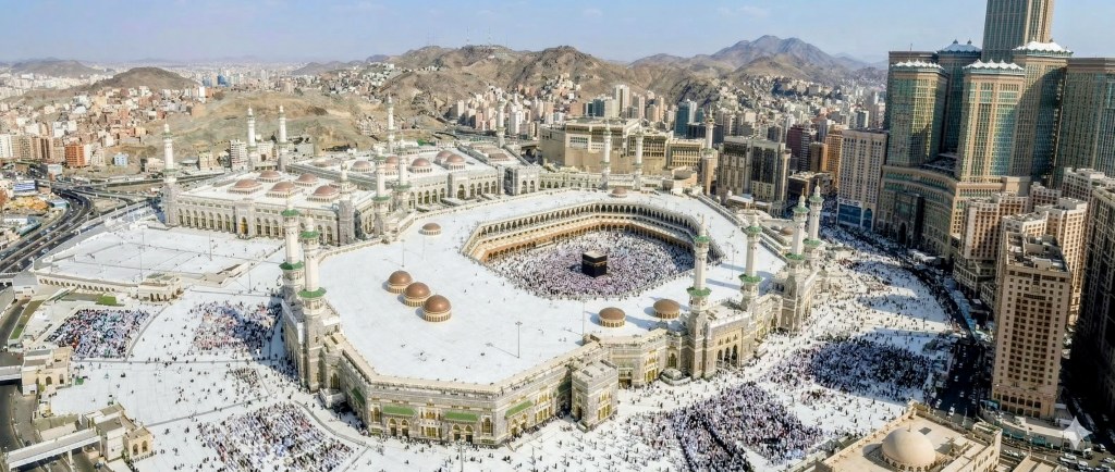 The Primordial Monotheist: A Comparative and Historical Analysis of the Patriarch Abraham in Secular and Religious&nbsp;Tradition